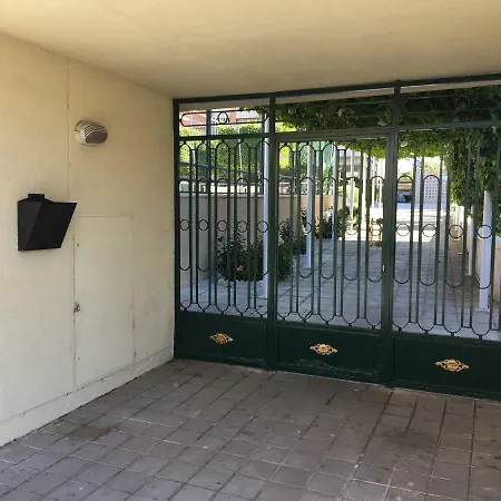 Avenida De Oviedo, 4 Apartment *